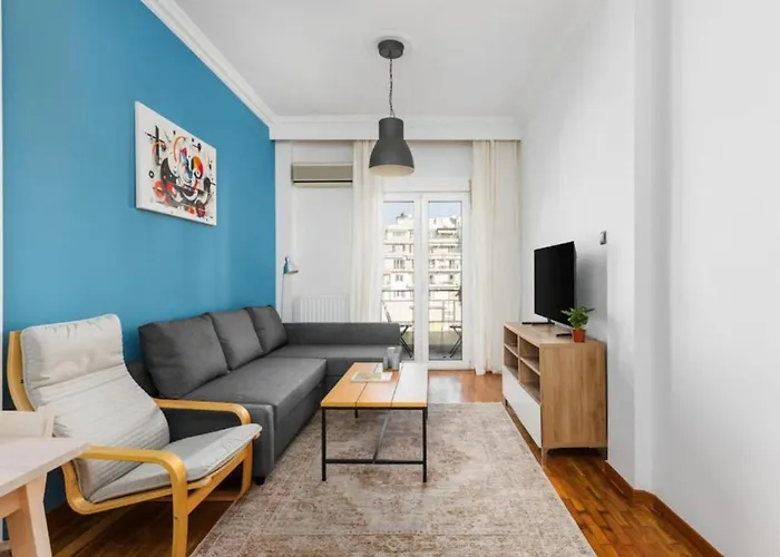 2br Gem With Fun Decor & Scenic Views Apartment
