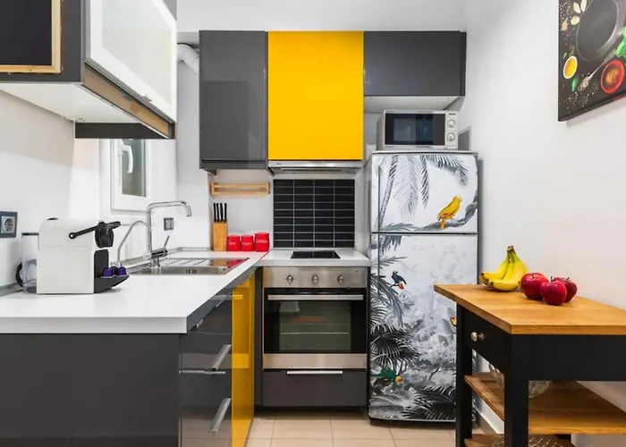 2br Gem With Fun Decor & Scenic Views