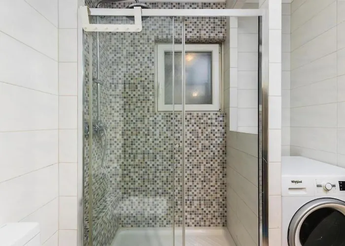 Apartment 2br Gem With Fun Decor & Scenic Views