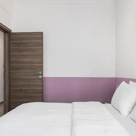 Apartment 2br Gem With Fun Decor & Scenic Views