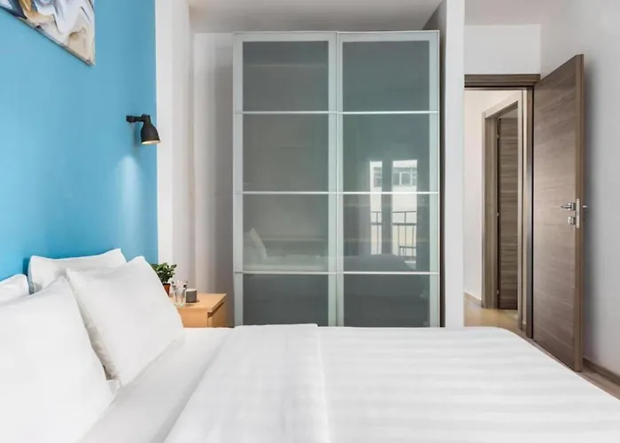 Apartament 2br Gem With Fun Decor & Scenic Views *