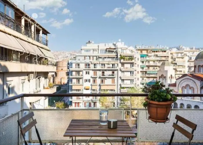 Apartament 2br Gem With Fun Decor & Scenic Views *